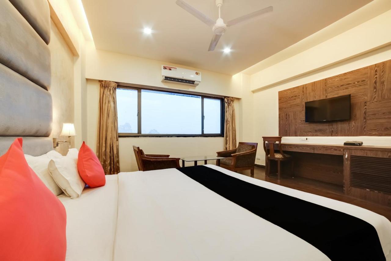 Capital O 61351 Waii International Hotell Bhalukpung Exteriör bild