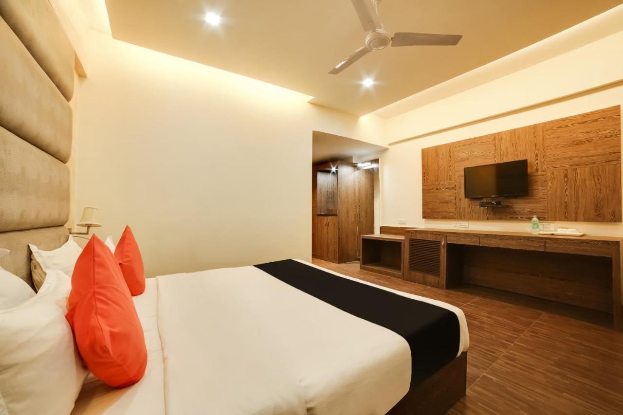 Capital O 61351 Waii International Hotell Bhalukpung Exteriör bild