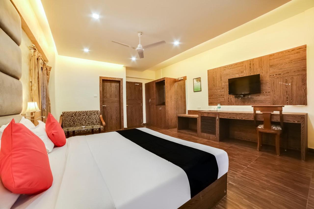 Capital O 61351 Waii International Hotell Bhalukpung Exteriör bild