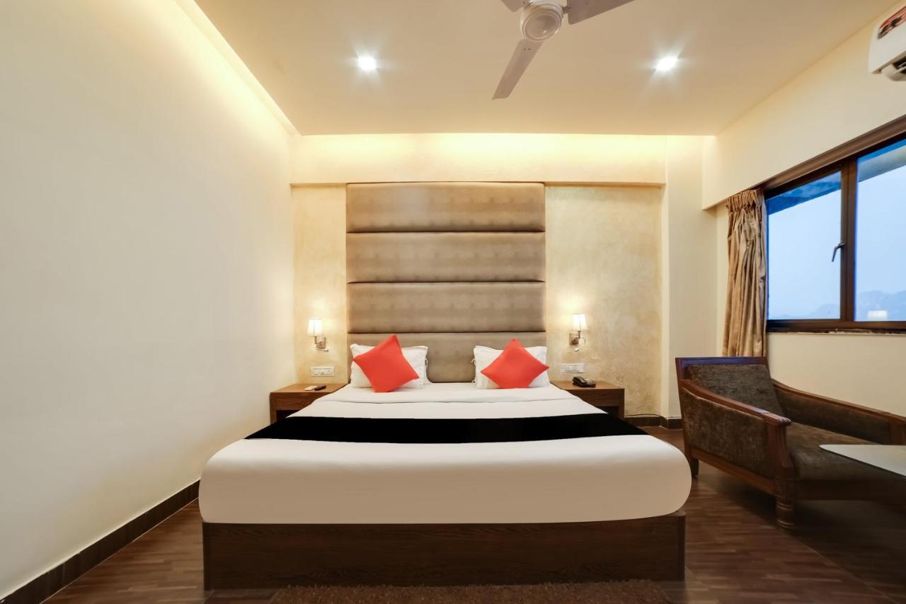 Capital O 61351 Waii International Hotell Bhalukpung Exteriör bild