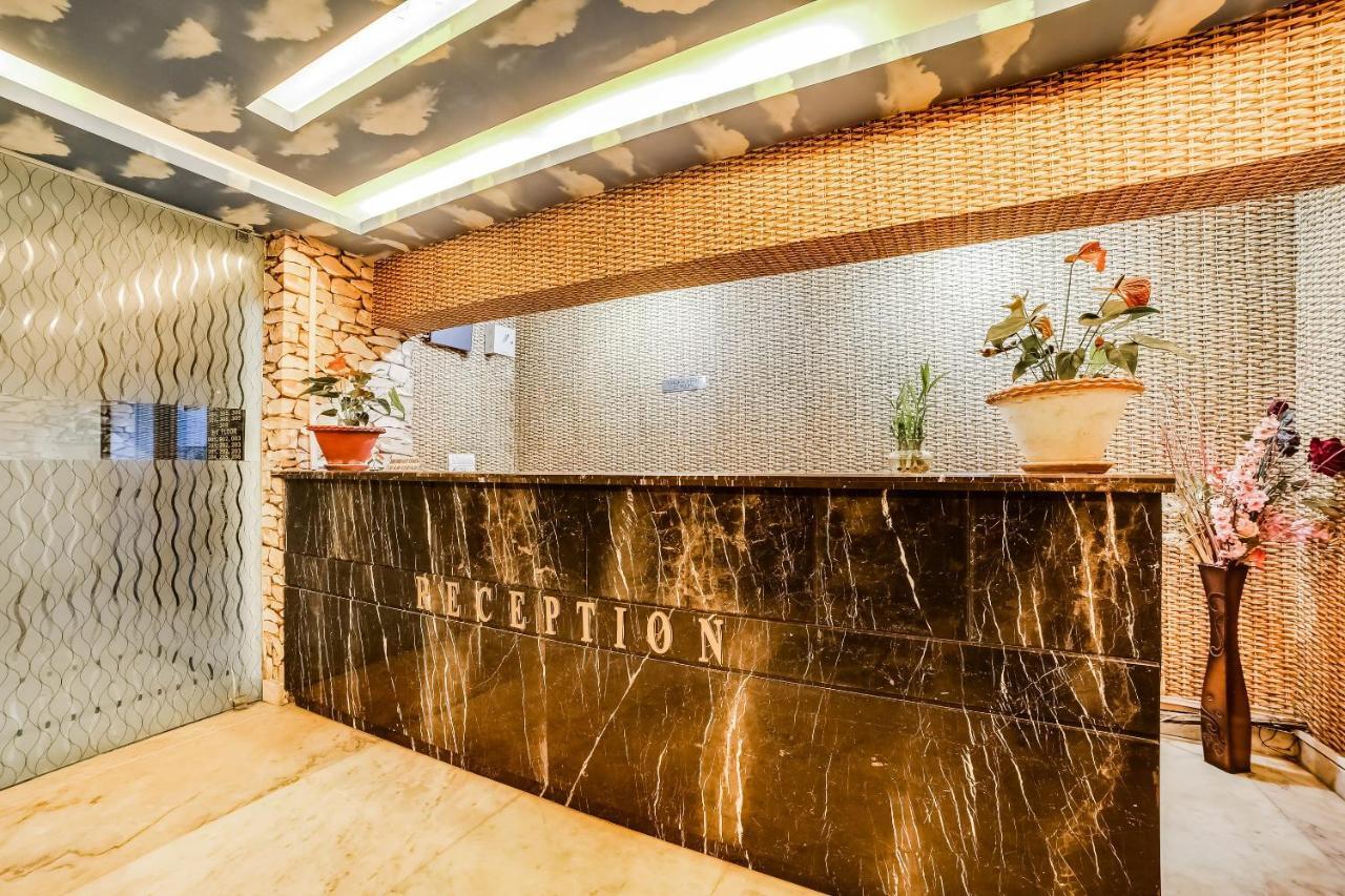 Capital O 61351 Waii International Hotell Bhalukpung Exteriör bild