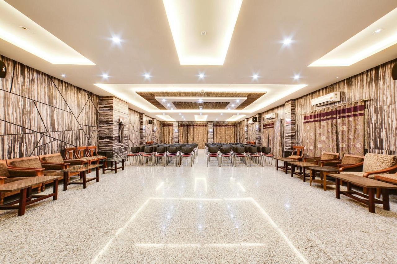 Capital O 61351 Waii International Hotell Bhalukpung Exteriör bild
