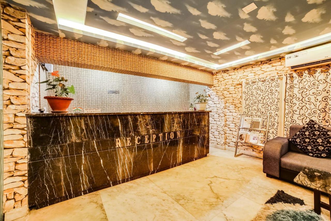 Capital O 61351 Waii International Hotell Bhalukpung Exteriör bild