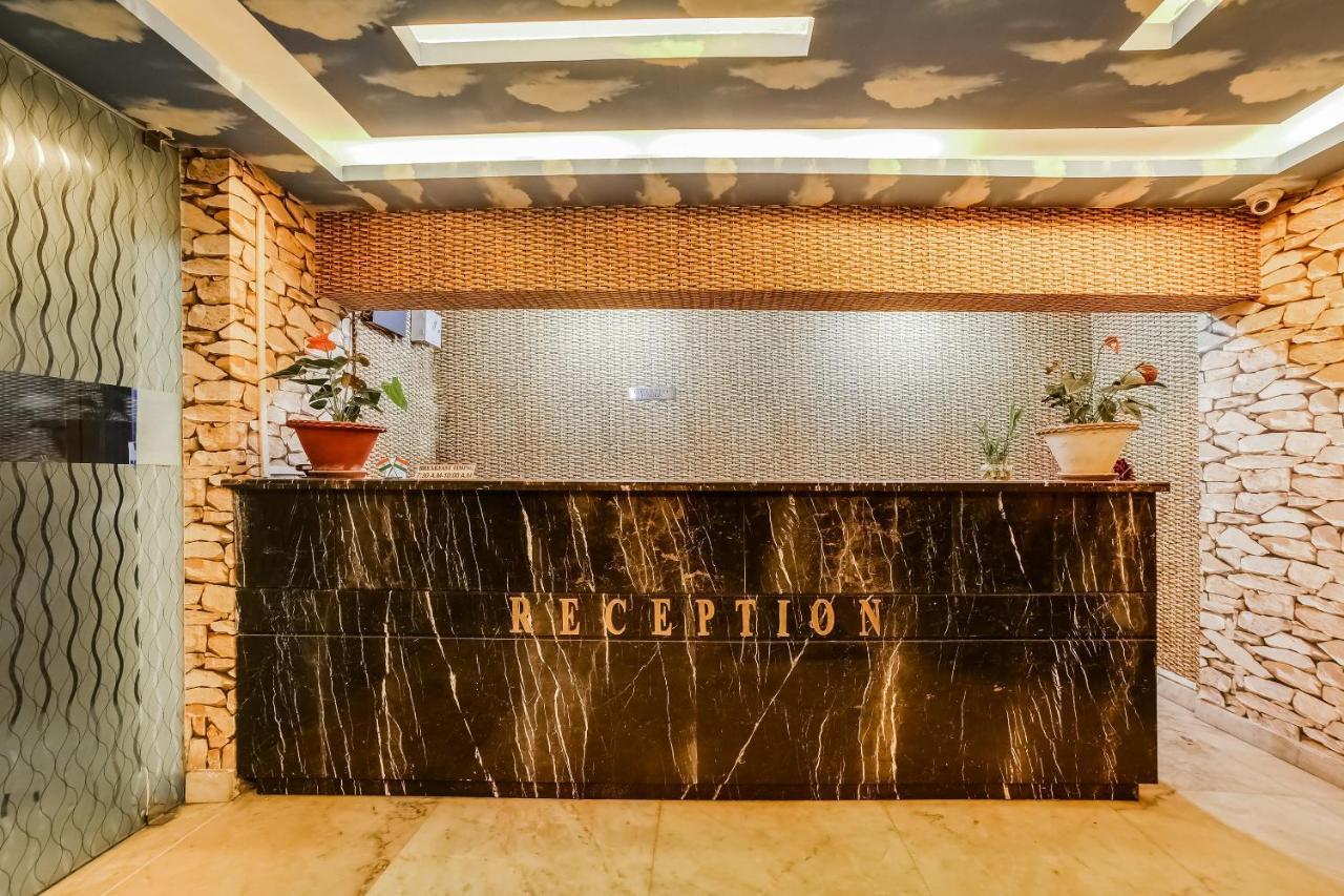 Capital O 61351 Waii International Hotell Bhalukpung Exteriör bild