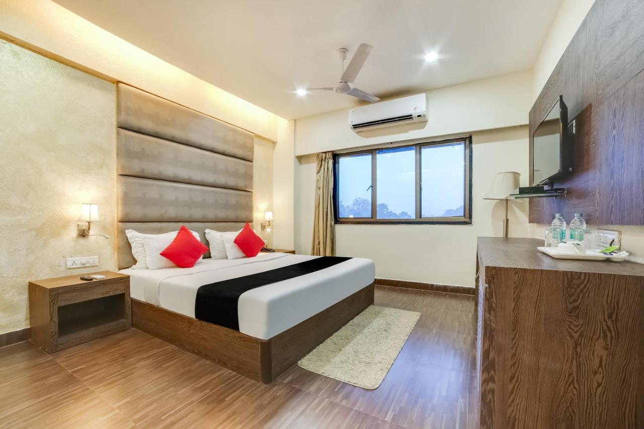 Capital O 61351 Waii International Hotell Bhalukpung Exteriör bild
