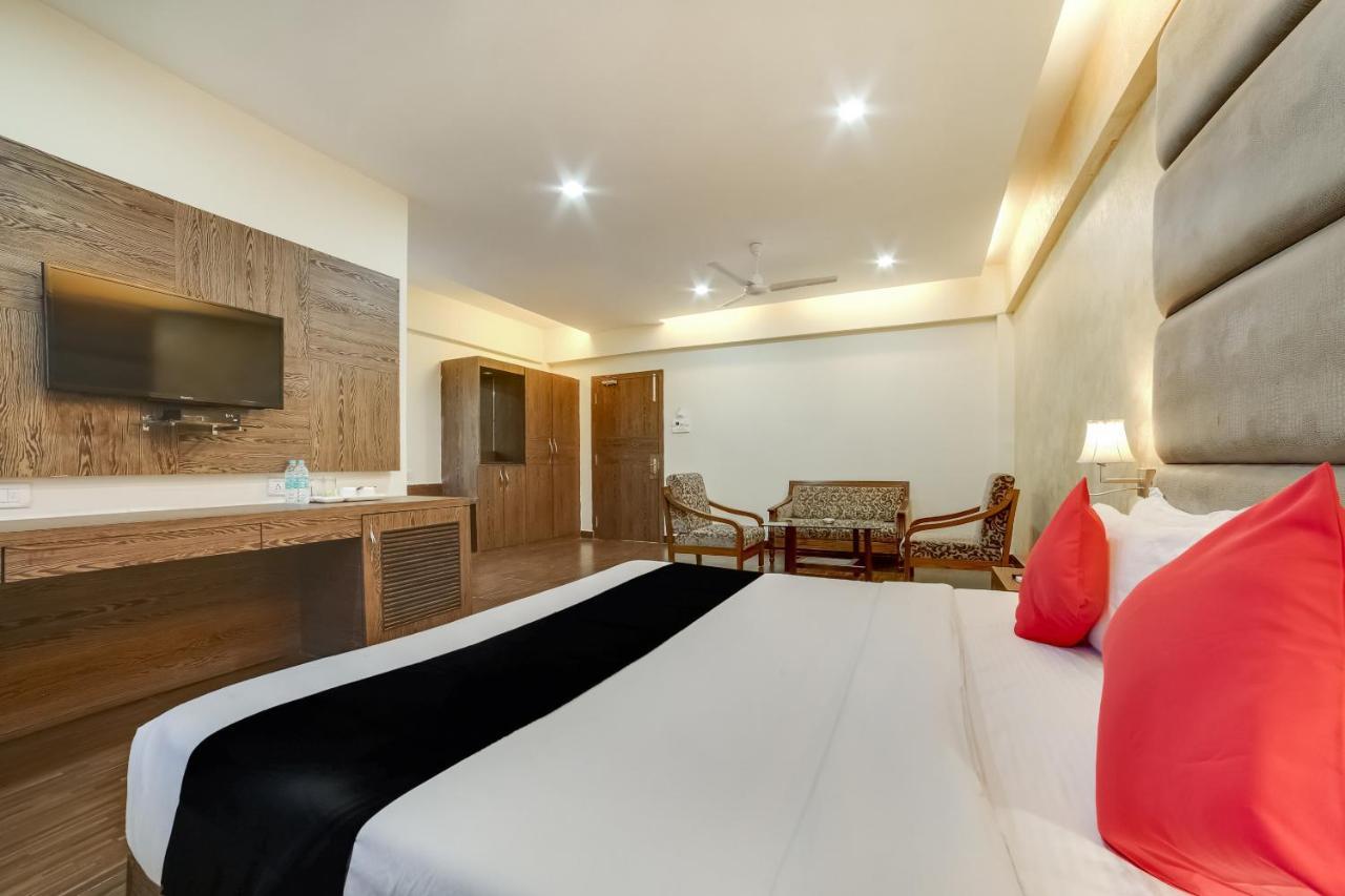 Capital O 61351 Waii International Hotell Bhalukpung Exteriör bild