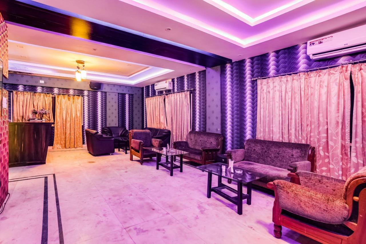 Capital O 61351 Waii International Hotell Bhalukpung Exteriör bild