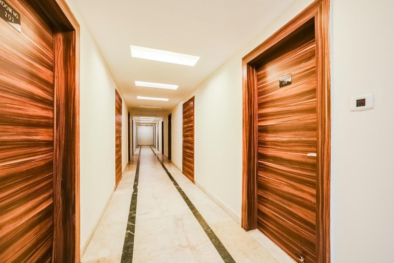 Capital O 61351 Waii International Hotell Bhalukpung Exteriör bild