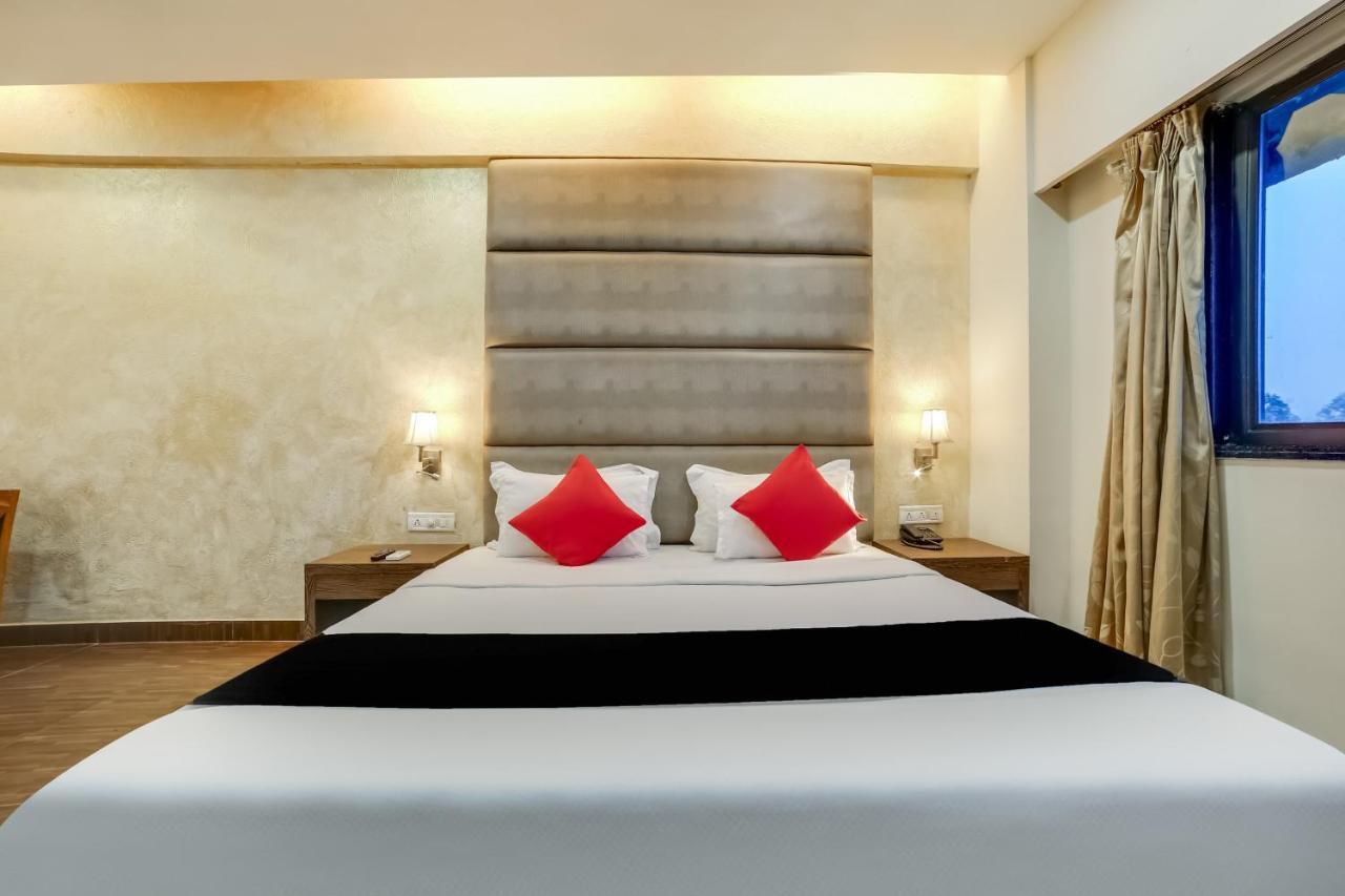 Capital O 61351 Waii International Hotell Bhalukpung Exteriör bild